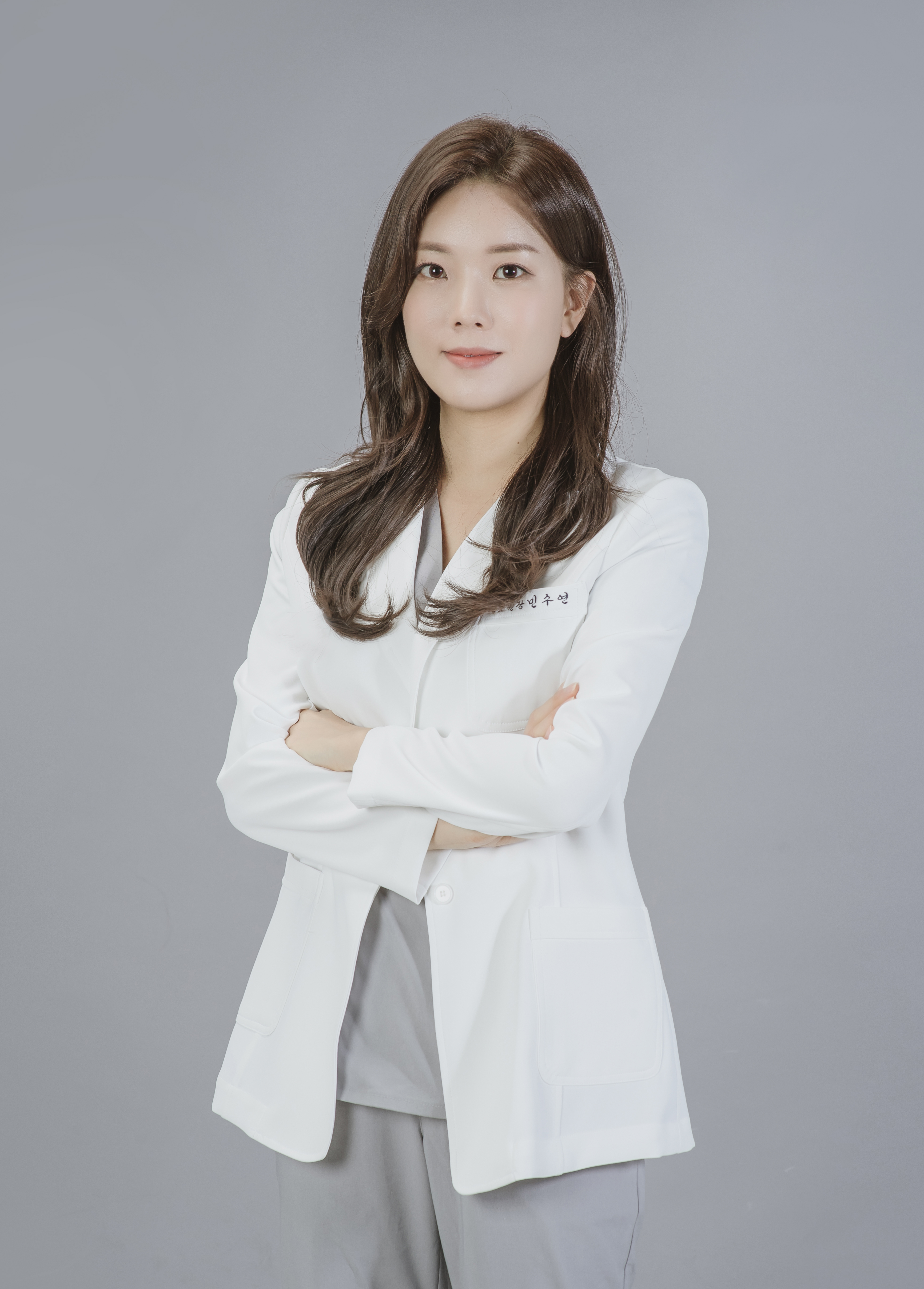 강남점 민수연 원장 의료진 사진
